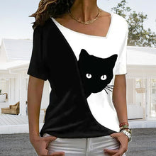Laden Sie das Bild in den Galerie-Viewer, Schwarzes Katzen-T-Shirt mit diagonalem Ausschnitt
