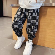 Laden Sie das Bild in den Galerie-Viewer, Jogginghose mit Schachbrettmuster für Kinder