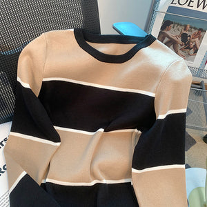 Langärmliger Gestreifter Strickpullover