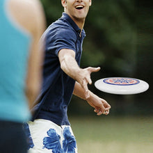 Laden Sie das Bild in den Galerie-Viewer, Frisbee im Freien
