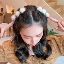 Laden Sie das Bild in den Galerie-Viewer, Entenschnabelclip aus Nerzfeder