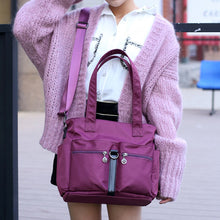 Laden Sie das Bild in den Galerie-Viewer, Damen wasserdichte Reisetasche aus Nylongewebe mit großer Kapazität