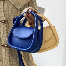 Laden Sie das Bild in den Galerie-Viewer, Mini-Kopfhörertasche aus einfarbigem Leder