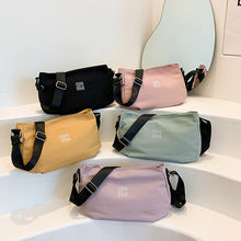 Laden Sie das Bild in den Galerie-Viewer, Klassische Umhängetasche aus massivem Nylon
