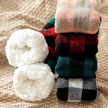 Laden Sie das Bild in den Galerie-Viewer, Damen Karierte Samtschlafsocken für Herbst und Winter