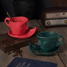 Laden Sie das Bild in den Galerie-Viewer, Kreative Exquisite Künstlerische Kuss-Kaffeetasse aus Keramik