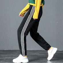 Laden Sie das Bild in den Galerie-Viewer, Plüsch-Jogginghose für Damen