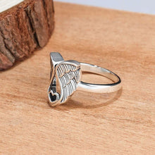 Laden Sie das Bild in den Galerie-Viewer, Ring mit Engel- und Herzdesign