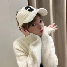 Laden Sie das Bild in den Galerie-Viewer, Süße gestrickte warme Baseballmütze