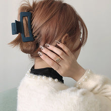 Laden Sie das Bild in den Galerie-Viewer, Klassische quadratische Haarkrallen