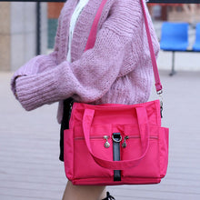 Laden Sie das Bild in den Galerie-Viewer, Damen wasserdichte Reisetasche aus Nylongewebe mit großer Kapazität