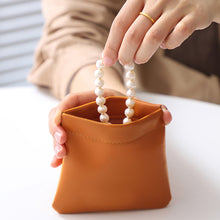 Laden Sie das Bild in den Galerie-Viewer, Kosmetiktasche aus PU-Leder