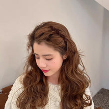 Laden Sie das Bild in den Galerie-Viewer, Beflockte geflochtene Haarspange