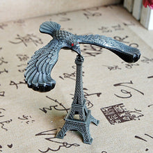 Laden Sie das Bild in den Galerie-Viewer, Adler-Eiffelturmmodell aus Legierung