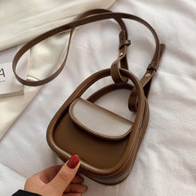 Laden Sie das Bild in den Galerie-Viewer, Mini-Kopfhörertasche aus einfarbigem Leder