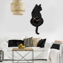 Laden Sie das Bild in den Galerie-Viewer, Wanduhr mit wedelndem Schwanz der Katze