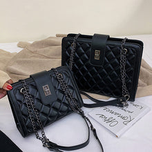 Laden Sie das Bild in den Galerie-Viewer, Modische kleine quadratische Tasche mit Kette