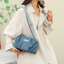 Laden Sie das Bild in den Galerie-Viewer, Einfarbige Plissierte Umhängetasche