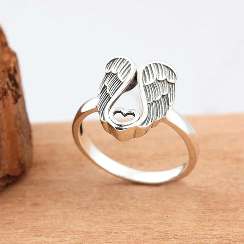 Ring mit Engel- und Herzdesign