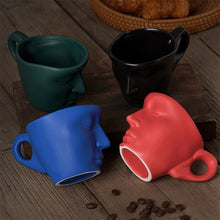 Laden Sie das Bild in den Galerie-Viewer, Kreative Exquisite Künstlerische Kuss-Kaffeetasse aus Keramik