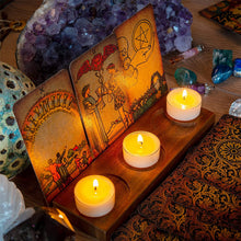 Laden Sie das Bild in den Galerie-Viewer, Tarot Kerzenhalter aus Holz