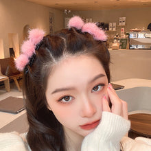 Laden Sie das Bild in den Galerie-Viewer, Entenschnabelclip aus Nerzfeder