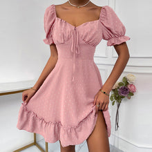 Laden Sie das Bild in den Galerie-Viewer, Einfarbiges gepunktetes kurzärmliges Kleid mit Rüschen