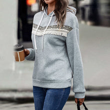 Laden Sie das Bild in den Galerie-Viewer, Damen Sweatshirt mit Kapuze und applizierter Spitze