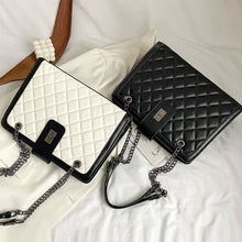 Laden Sie das Bild in den Galerie-Viewer, Modische kleine quadratische Tasche mit Kette