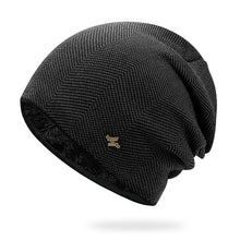 Laden Sie das Bild in den Galerie-Viewer, Strickmütze aus Vlies