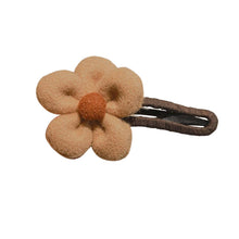 Laden Sie das Bild in den Galerie-Viewer, Elegante Plüsch-Blumen-Haarspange