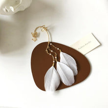 Laden Sie das Bild in den Galerie-Viewer, Federfranse linker Ohrclip