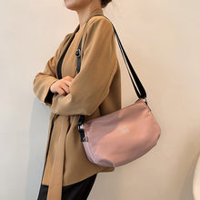 Laden Sie das Bild in den Galerie-Viewer, Klassische Umhängetasche aus massivem Nylon