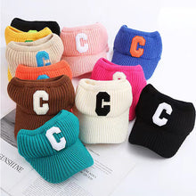 Laden Sie das Bild in den Galerie-Viewer, Süße gestrickte warme Baseballmütze