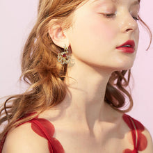 Laden Sie das Bild in den Galerie-Viewer, Goldrand Rubin Ohrstecker