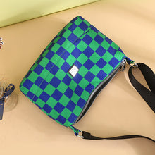 Laden Sie das Bild in den Galerie-Viewer, Exquisite vielseitige modische wasserdichte karierte Umhängetasche aus Nylon