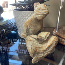 Laden Sie das Bild in den Galerie-Viewer, Kniend und betend Harz Ornamente