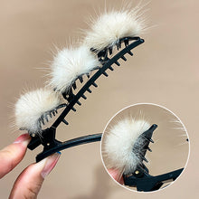 Laden Sie das Bild in den Galerie-Viewer, Entenschnabelclip aus Nerzfeder