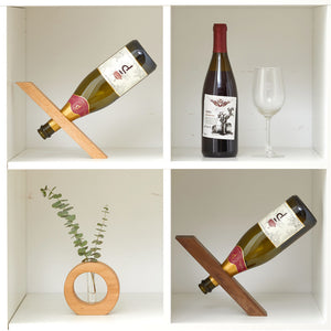 Ausgeglichenes Weinregal