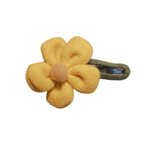 Laden Sie das Bild in den Galerie-Viewer, Elegante Plüsch-Blumen-Haarspange