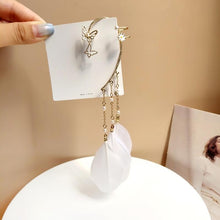 Laden Sie das Bild in den Galerie-Viewer, Federfranse linker Ohrclip