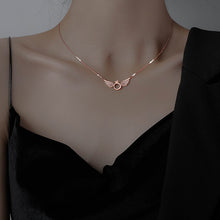 Laden Sie das Bild in den Galerie-Viewer, Glänzende Halskette mit Engelsflügel