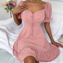 Laden Sie das Bild in den Galerie-Viewer, Einfarbiges gepunktetes kurzärmliges Kleid mit Rüschen