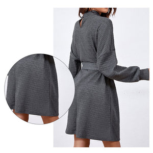 Langärmeliges Gürtelkleid