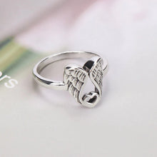 Laden Sie das Bild in den Galerie-Viewer, Ring mit Engel- und Herzdesign