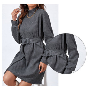 Langärmeliges Gürtelkleid