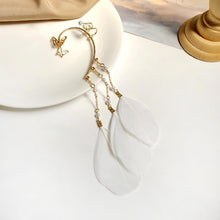 Laden Sie das Bild in den Galerie-Viewer, Federfranse linker Ohrclip