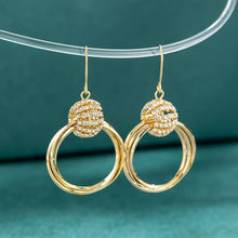 Laden Sie das Bild in den Galerie-Viewer, Geometrische geschichtete Diamantohrringe