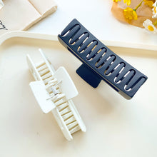 Laden Sie das Bild in den Galerie-Viewer, Klassische quadratische Haarkrallen