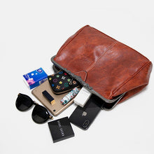 Laden Sie das Bild in den Galerie-Viewer, Retro Ölwachs Umhängetasche mit großem Fassungsvermögen